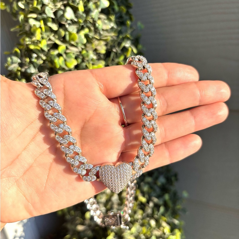 925 Sterling Silver Cubic Zirconia iced Heart necklace/Collar de Plata 925